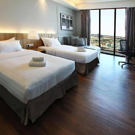 Shore Studio Rivercity View Malacca Eksteriør billede